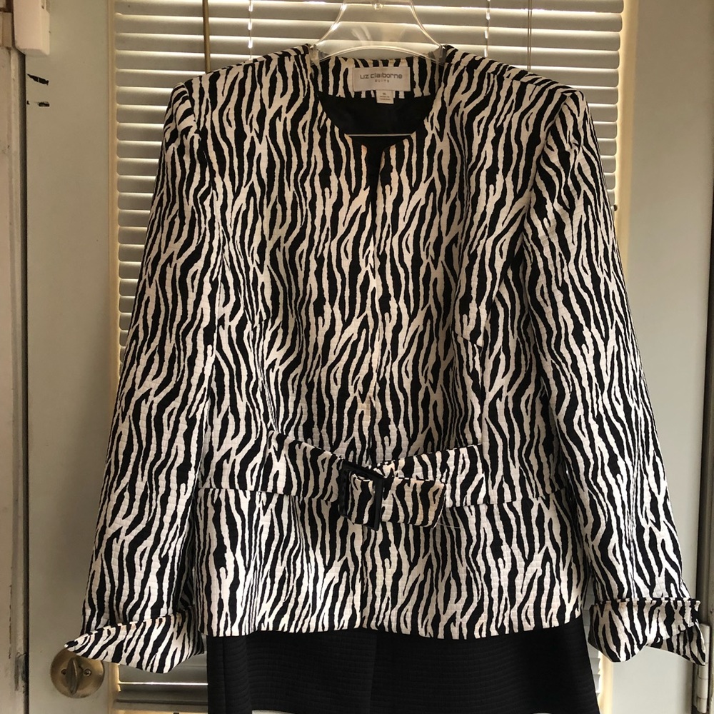 Women’s skirt suit